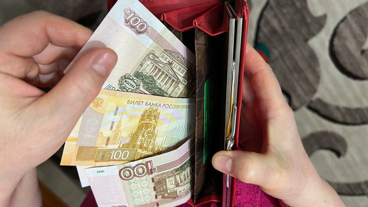 Главная картинка новости: Все накопления разом превратятся в бумажки: новая волна девальвации снесет с ног, как в 90-е