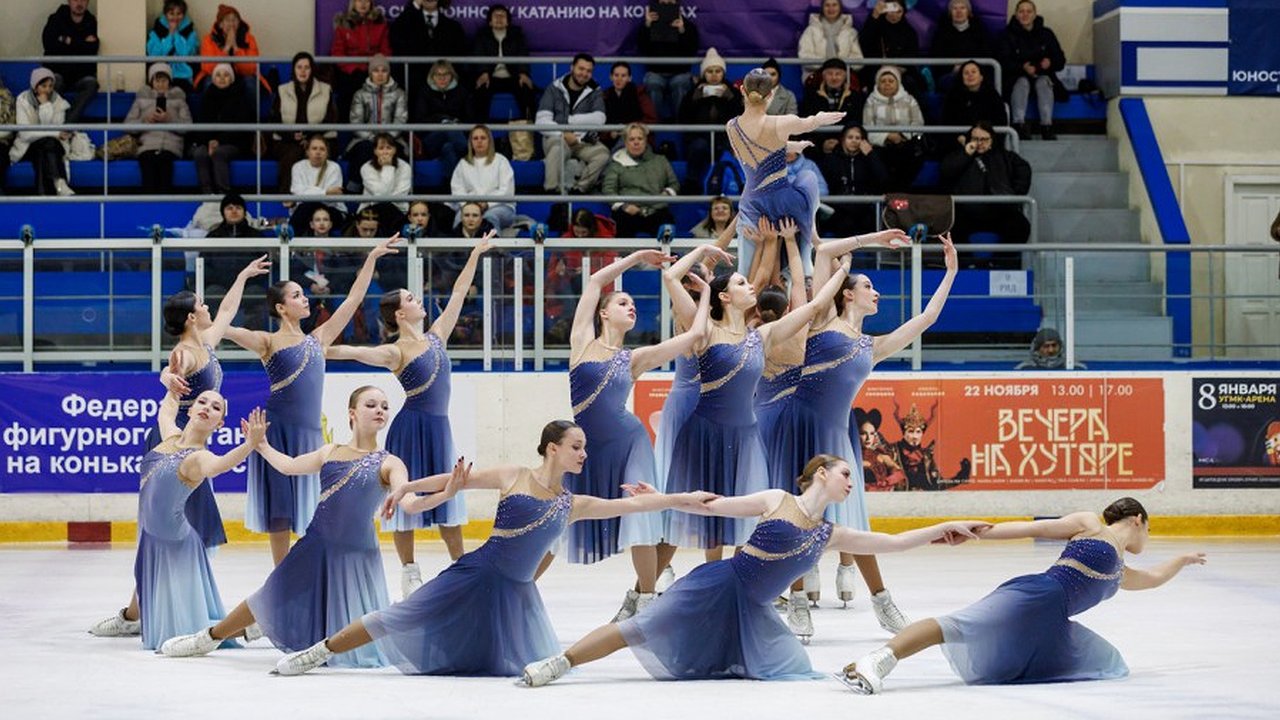 Главная картинка новости: Екатеринбургские фигуристки завоевали золото на всероссийском «Кубке Урала» по синхронному катанию