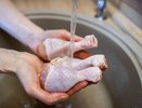 Забудьте всё, что знали: почему нельзя мыть сырую курицу и как правильно готовить птицу