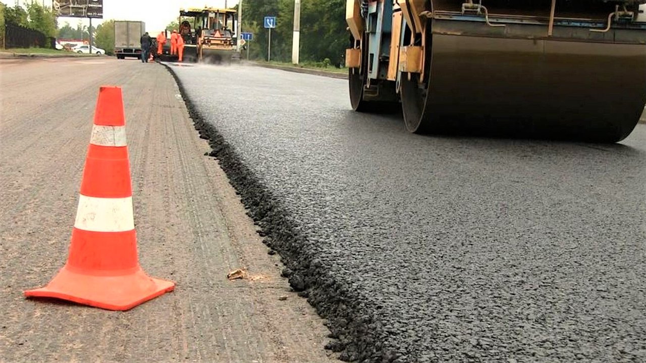 Главная картинка новости: Нацпроект в действии: как в Екатеринбурге за год преобразили 500 000 «квадратов» дорог и куда вложили 1,75 млрд рублей