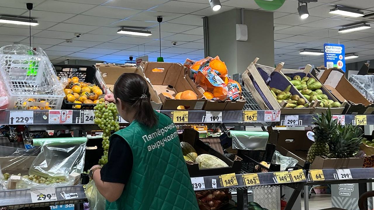 Главная картинка новости: Названы самые дефицитные профессии в Свердловской области: продавцы и медики в топе вакансий