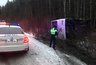 Миниатюра новости: В Свердловской области автобус с пассажирами перевернулся после съезда в кювет