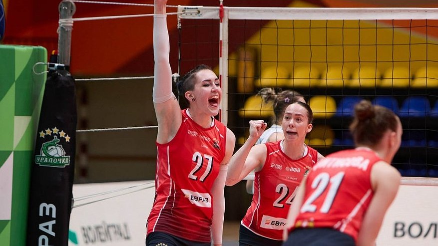 Главная картинка новости: Сенсационная победа «Уралочки»: екатеринбургские волейболистки обыграли лидера чемпионата