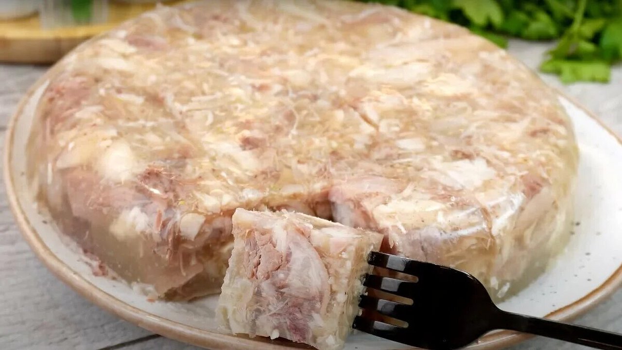 Главная картинка новости: Одной ложкой — в помойку: 7 фатальных ошибок в холодце, которые совершают даже опытные хозяйки