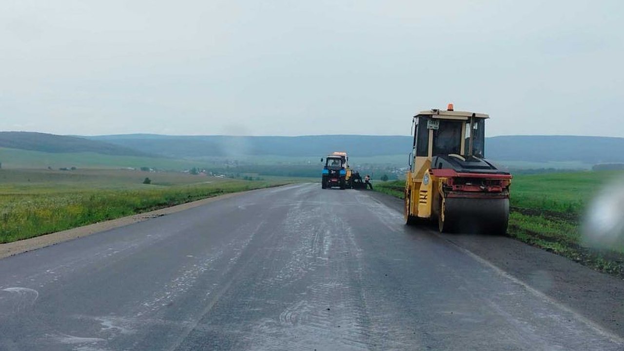 Главная картинка новости: Завершён капитальный ремонт 30 км автомобильных дорог в сельской местности Свердловской области