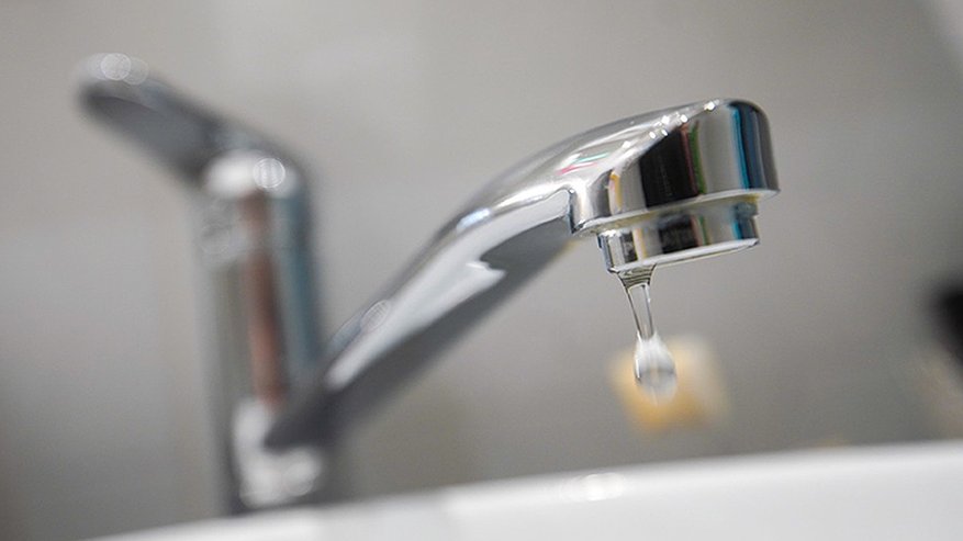 Главная картинка новости: Сотни свердловчан остались без воды из-за масштабной аварии в Нижнем Тагиле: когда включат