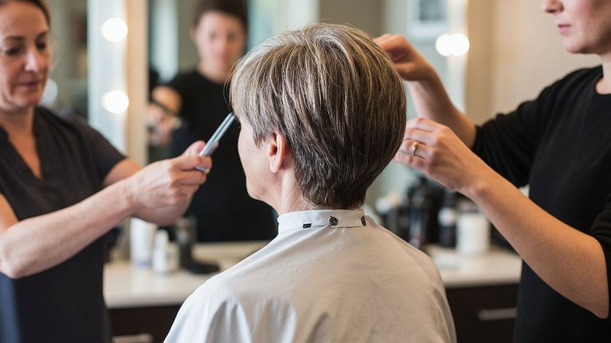 Главная картинка новости: Такие стрижки как волшебной палочкой уберут 15 лет женщинам за 60: стилисты раскрыли секрет роскошного образа