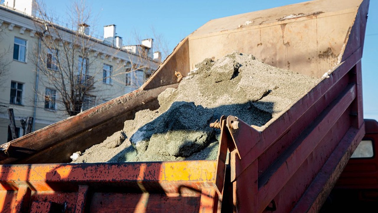 Главная картинка новости: График уборки Екатеринбурга теперь зависит от метеопрогнозов