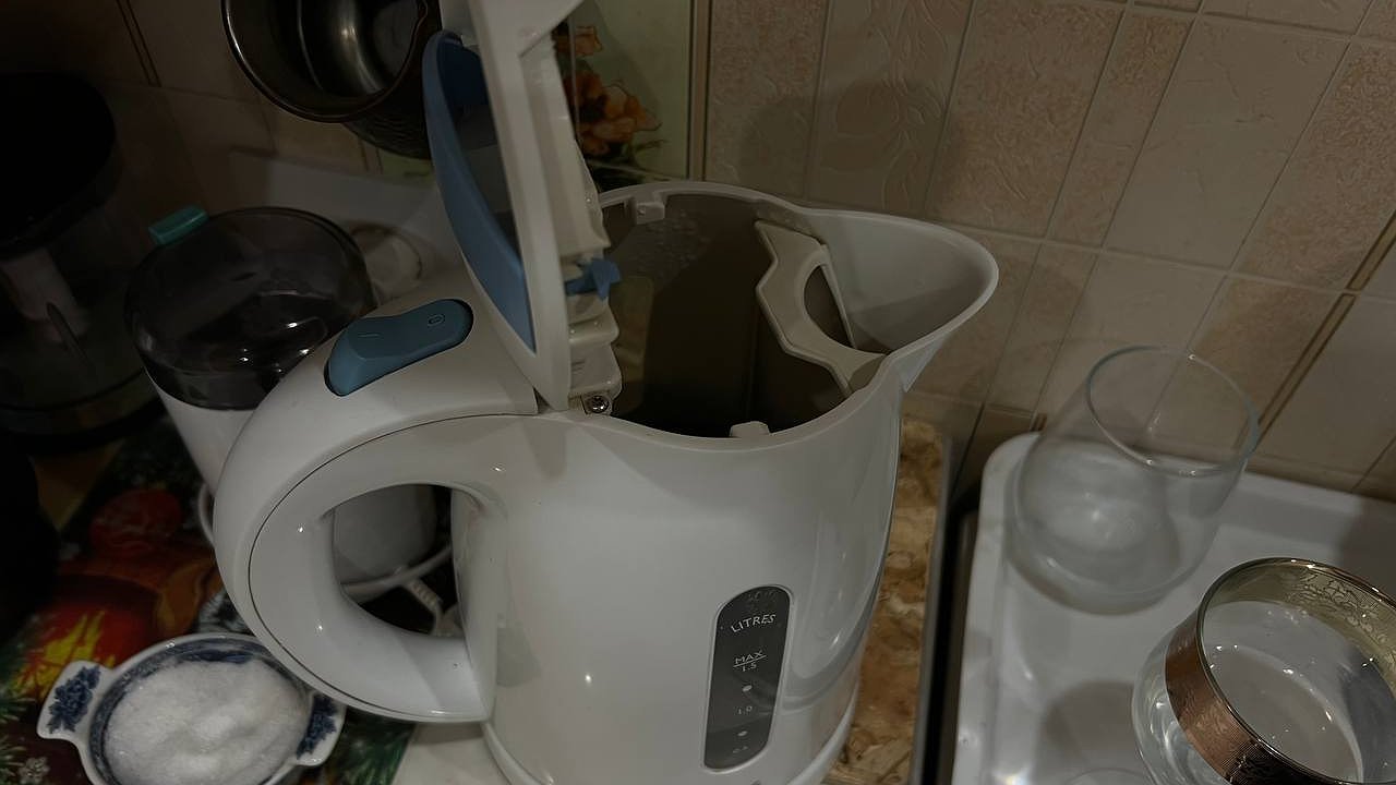 Главная картинка новости: Откажитесь от уксуса и соды: специалист назвал единственный метод устранения токсичного запаха в новом чайнике