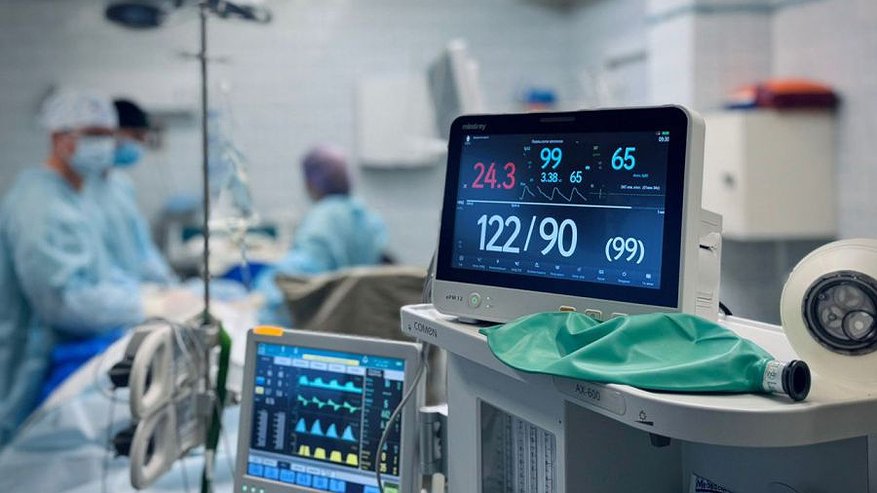 Главная картинка новости: В госпитале для ветеранов в Свердловской области начали делать операции на позвоночнике через 7-миллиметровый прокол