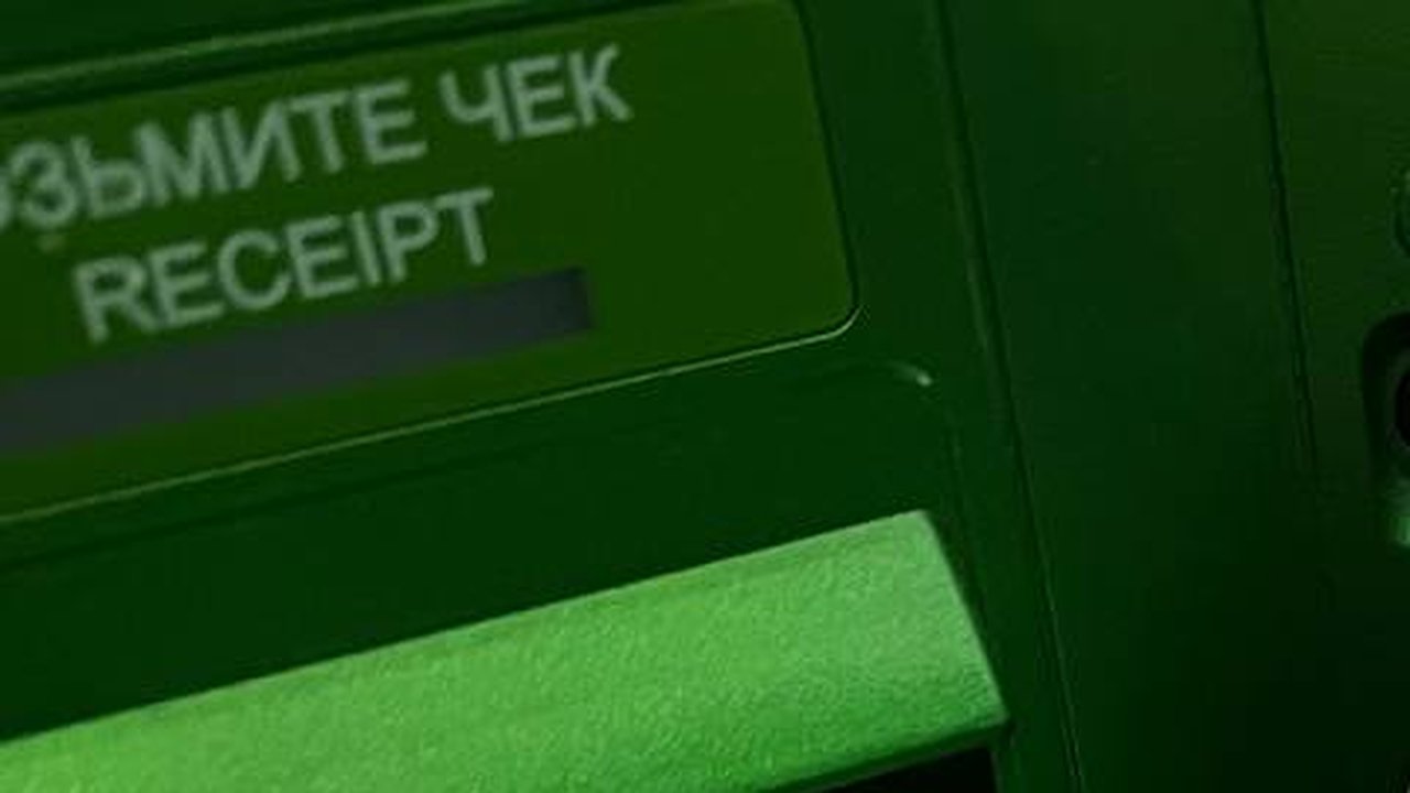 Главная картинка новости: Россияне массово снимают наличные: экономист назвал три причины ажиотажа