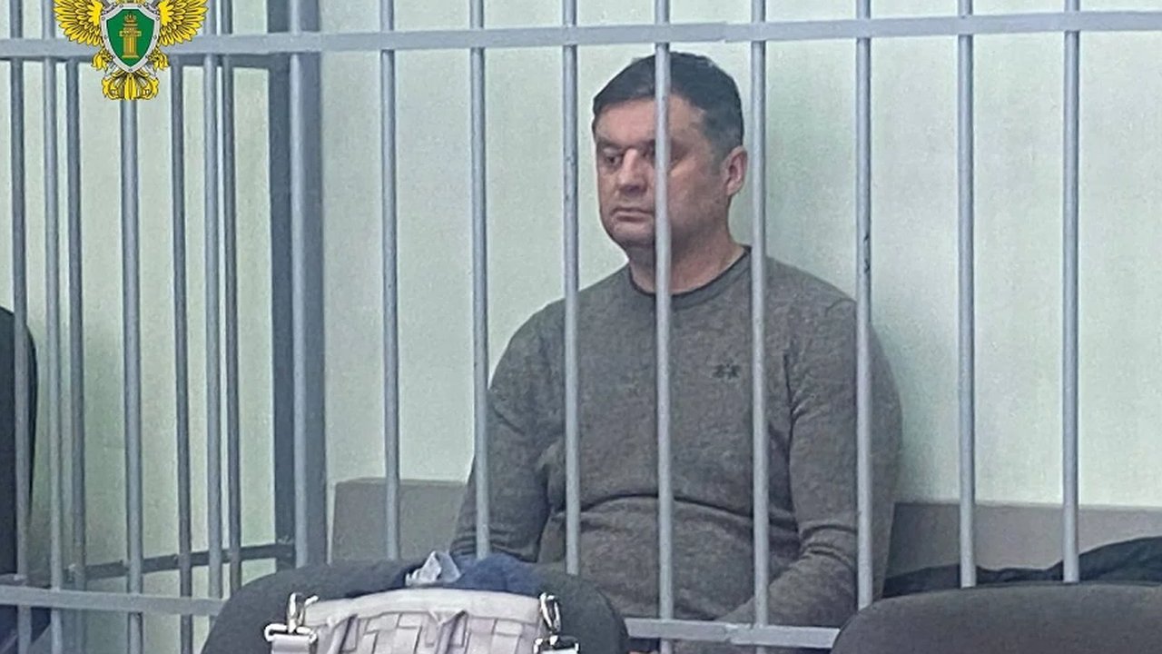 Главная картинка новости: Экс-главе екатеринбургского «Гортранса» грозит до 12 лет тюрьмы по делу о коррупции