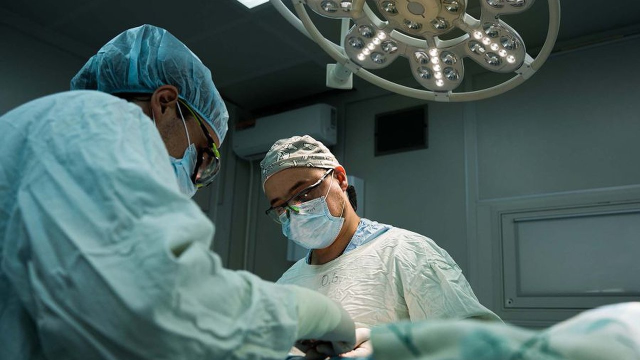 Главная картинка новости: Свердловские онкологи добились стойкой ремиссии у пациента с четвёртой стадией меланомы