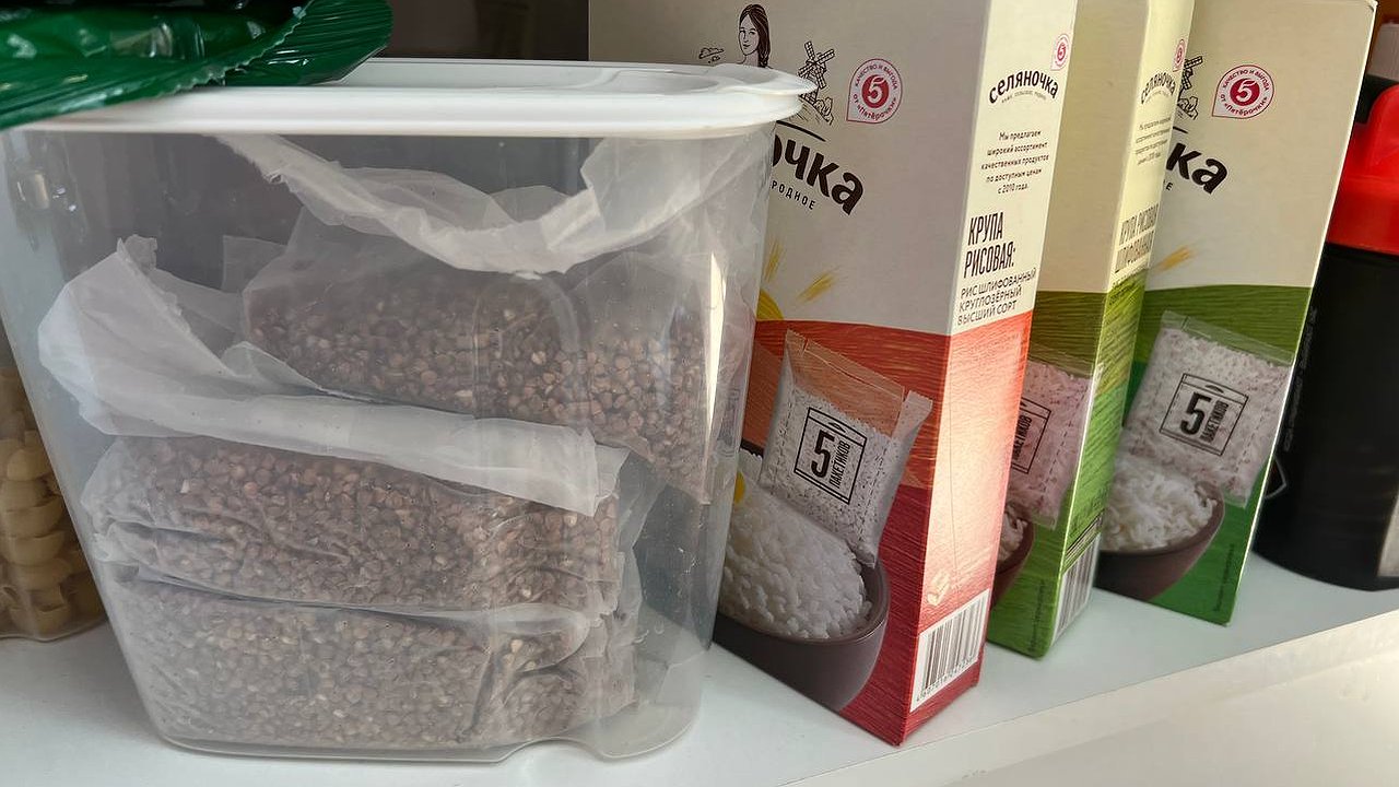 Главная картинка новости: Засыпаю в мокрые сапоги 2 пригоршни из кухонного шкафа — к утру сухие, тёплые и без запаха