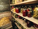 Ставлю ёмкость в угол — и в подвале сухо, как в пустыне: без сырости, плесени и порчи запасов