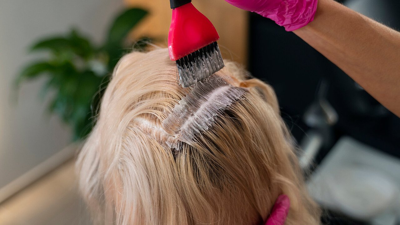 Главная картинка новости: Крашу волосы не химической краской, а отваром одной пряности: седина исчезает, а блеск — как после салонного ухода