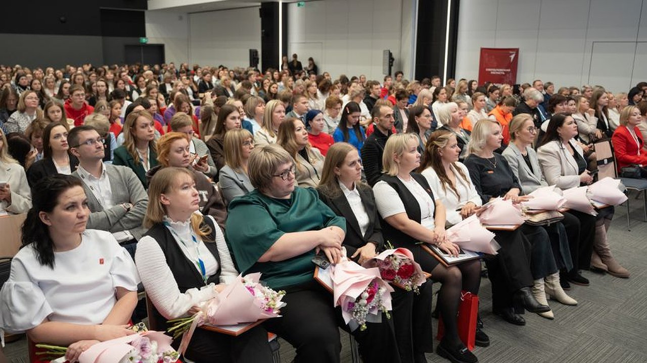 Главная картинка новости: Более 300 наставников молодёжи собрал в Екатеринбурге масштабный слёт «Движения первых»