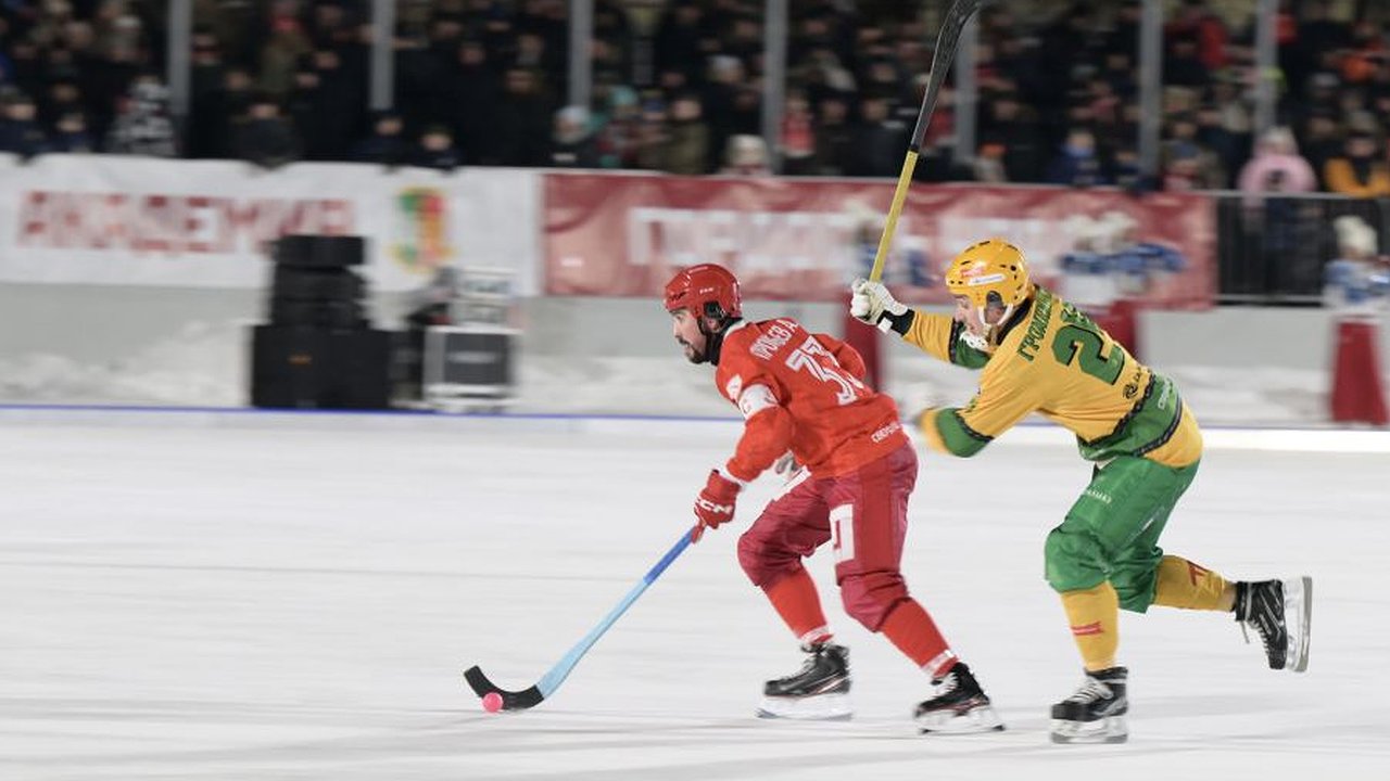Главная картинка новости: В Первоуральске трибуны ломились от зрителей: Паслер открыл громкий хоккейный сезон и пообещал новую арену за 3 миллиарда