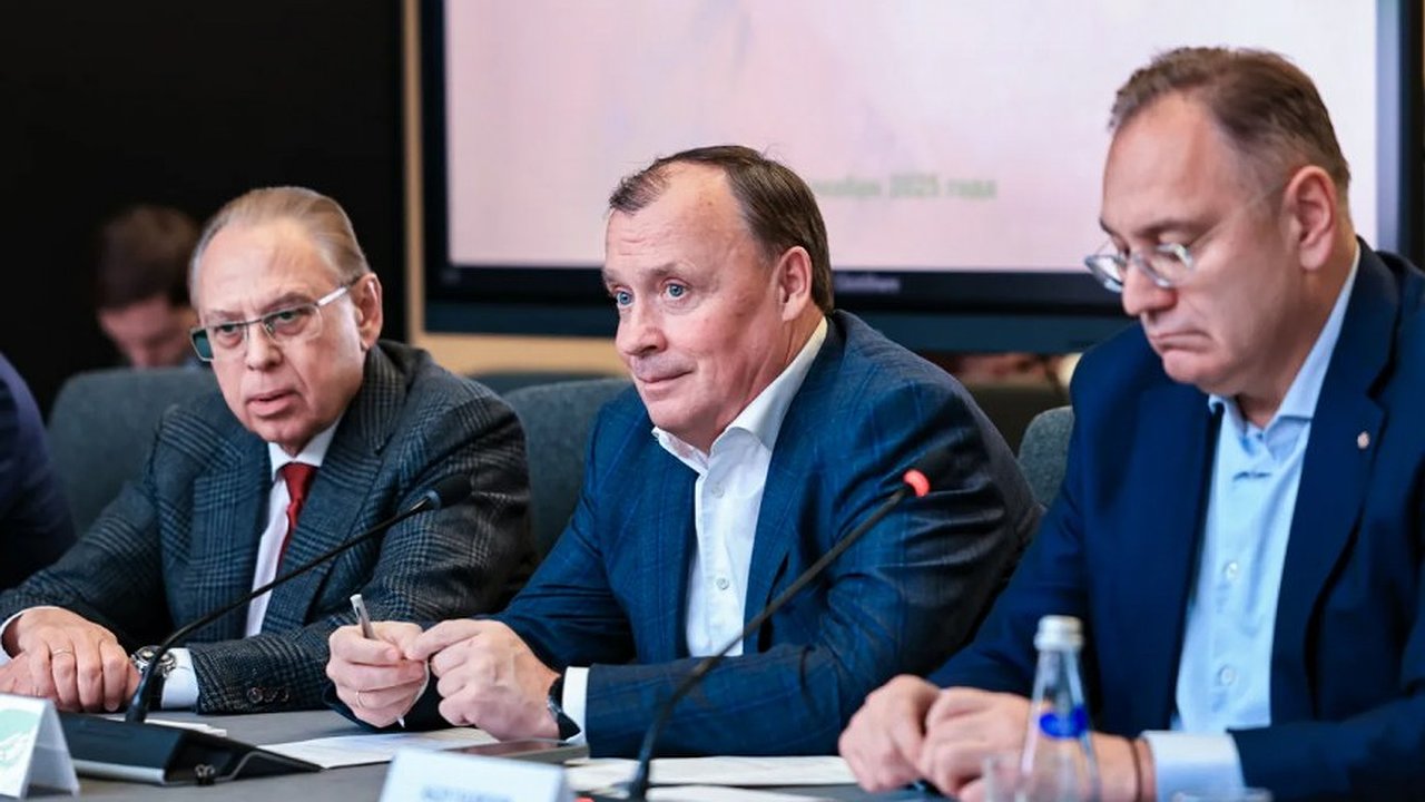 Главная картинка новости: «До миллиона на ребенка — уже с января!»: Орлов озвучил бизнесу новые меры поддержки и привел цифры роста