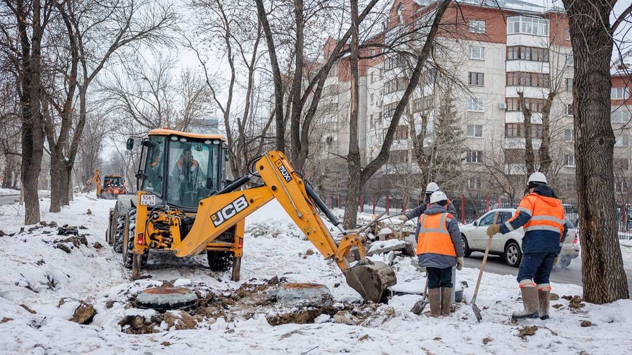 Главная картинка новости: Улицу в центре Екатеринбурга закроют на ремонт до весны. Маршруты изменятся