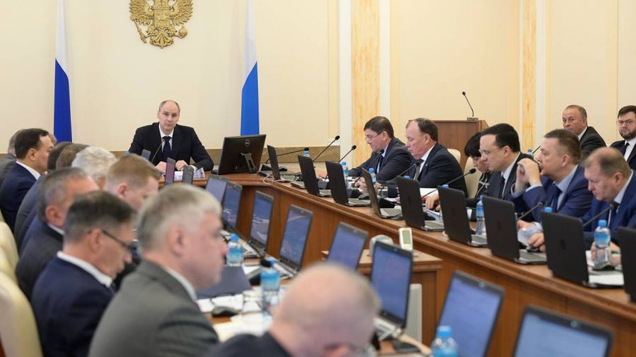 Главная картинка новости: В Свердловской области снизили долг на 10 миллиардов и увеличили соцрасходы. Показываем цифры