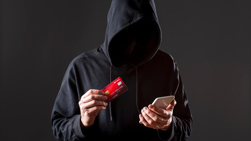 Главная картинка новости: Как разводят на миллионы: новая схема мошенников под маской «коллег» и «следователей»