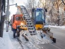 Днём — метла, ночью — трактор: 254 машины чистят улицы Екатеринбурга от снега