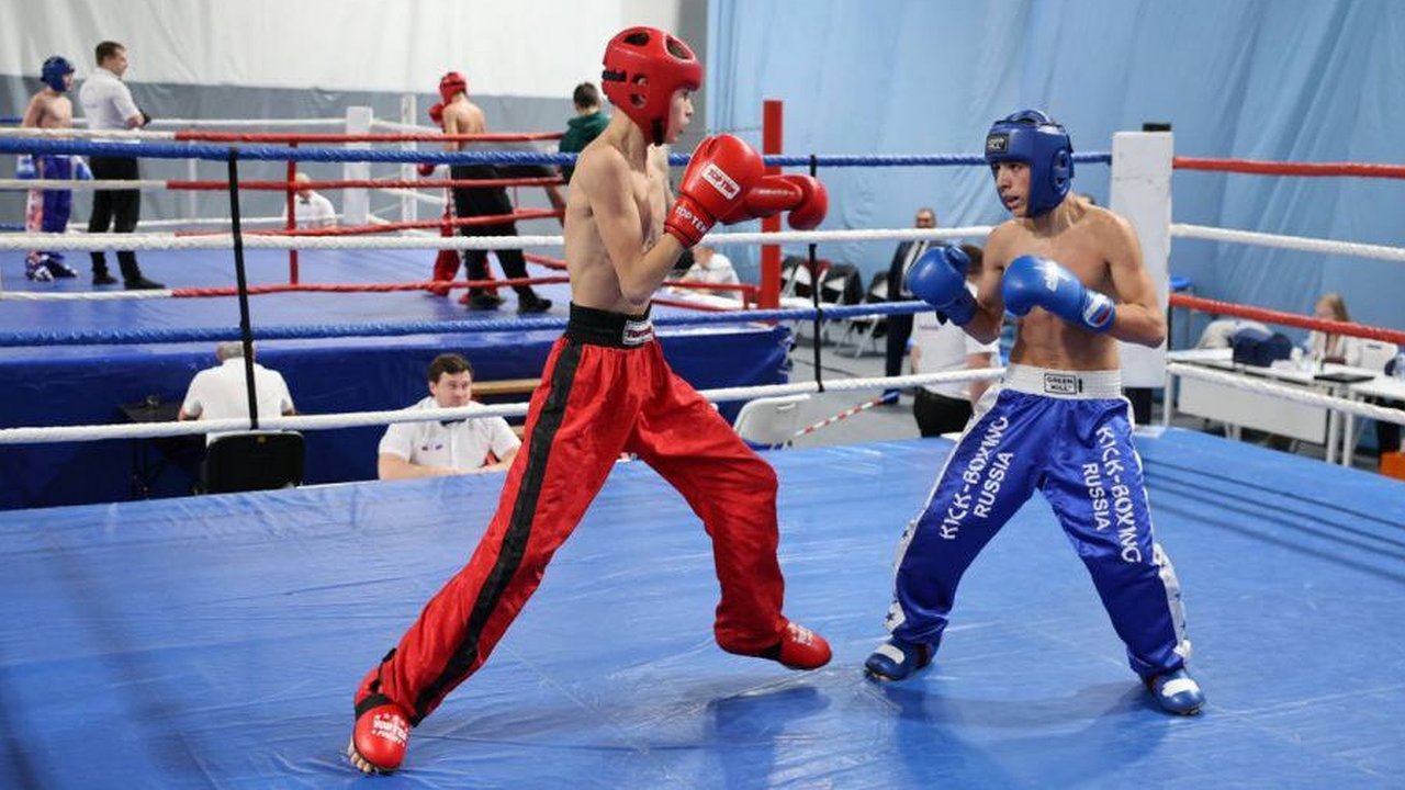 Главная картинка новости: Свыше 650 кикбоксёров со всей России сражаются в Екатеринбурге за призы губернатора