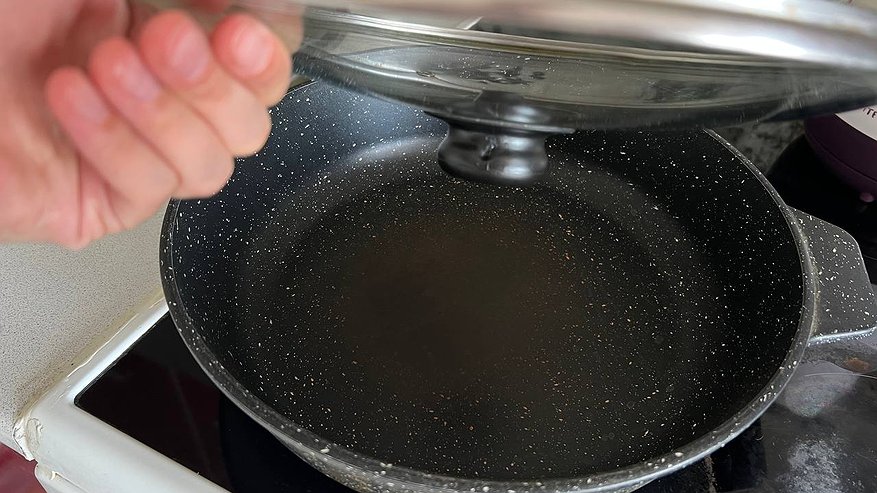 Главная картинка новости: Выбросьте химию: как отмыть сковороду старым методом, который всегда работает