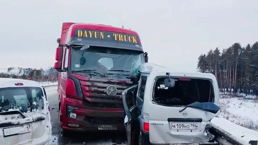 Главная картинка новости: На Тюменском тракте ввели реверсивное движение: что происходит под Белоярским