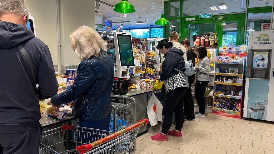 Главная картинка новости: Почему опасно расплачиваться по QR-коду в магазинах, пояснил специалист