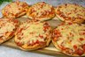Миниатюра новости: Домашняя пицца «Как у бабушки»: сыр тянется до подбородка