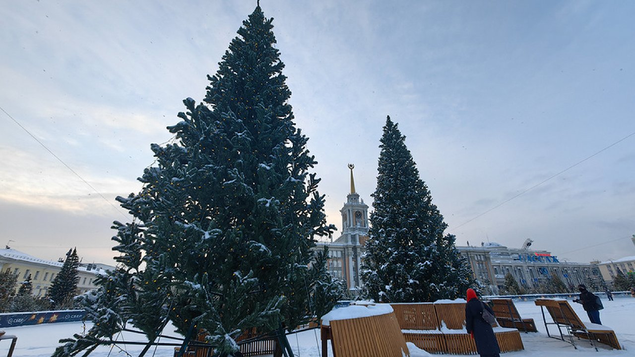 Главная картинка новости: Каток на главной площади Екатеринбурга закрыли на два дня из-за аномальных морозов
