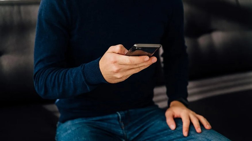 Главная картинка новости: Звонят с номера 900: Сбербанк рассказал, как мгновенно отличить мошеннический звонок от настоящего