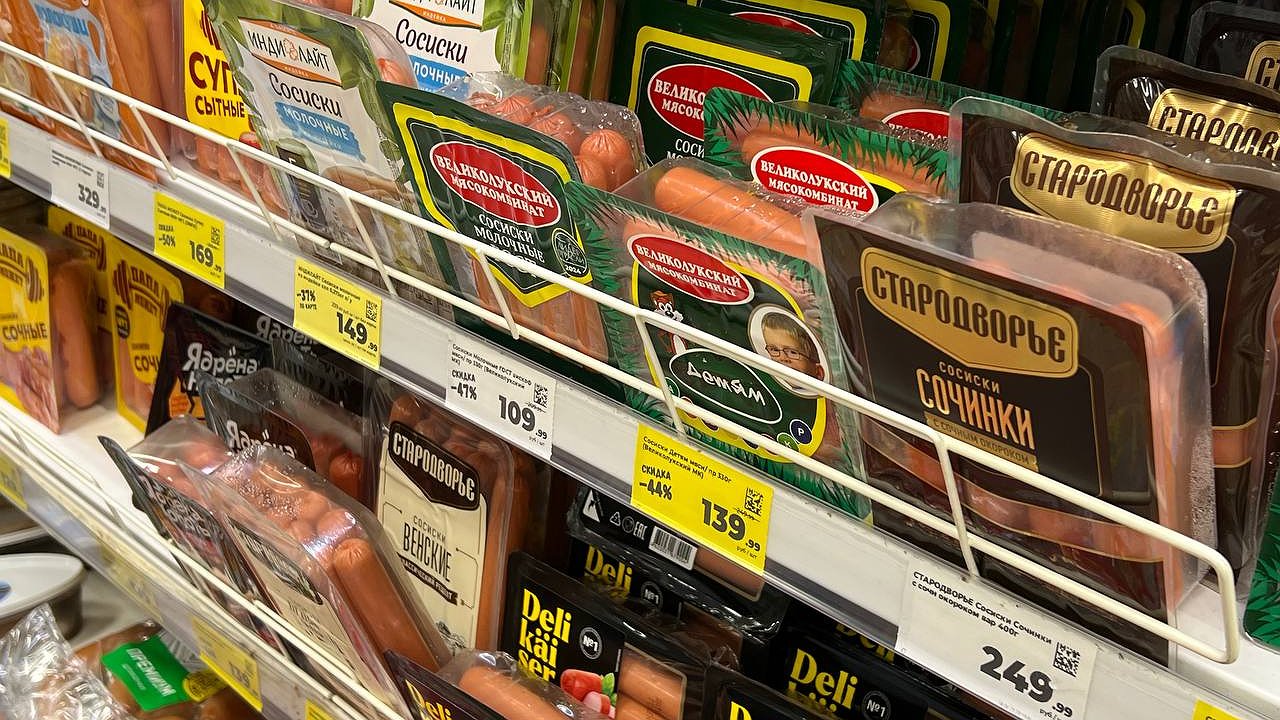 Главная картинка новости: Можно смело брать по 2 кг: эксперты Роскачества назвали марки самых чистых и безопасных сосисок