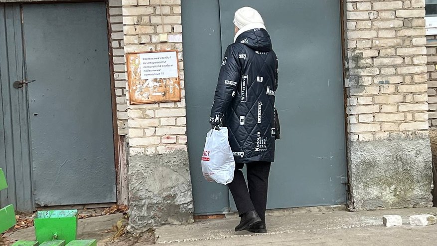 Главная картинка новости: Всех прописанных в квартире обязали платить за коммуналку — даже если они там не живут