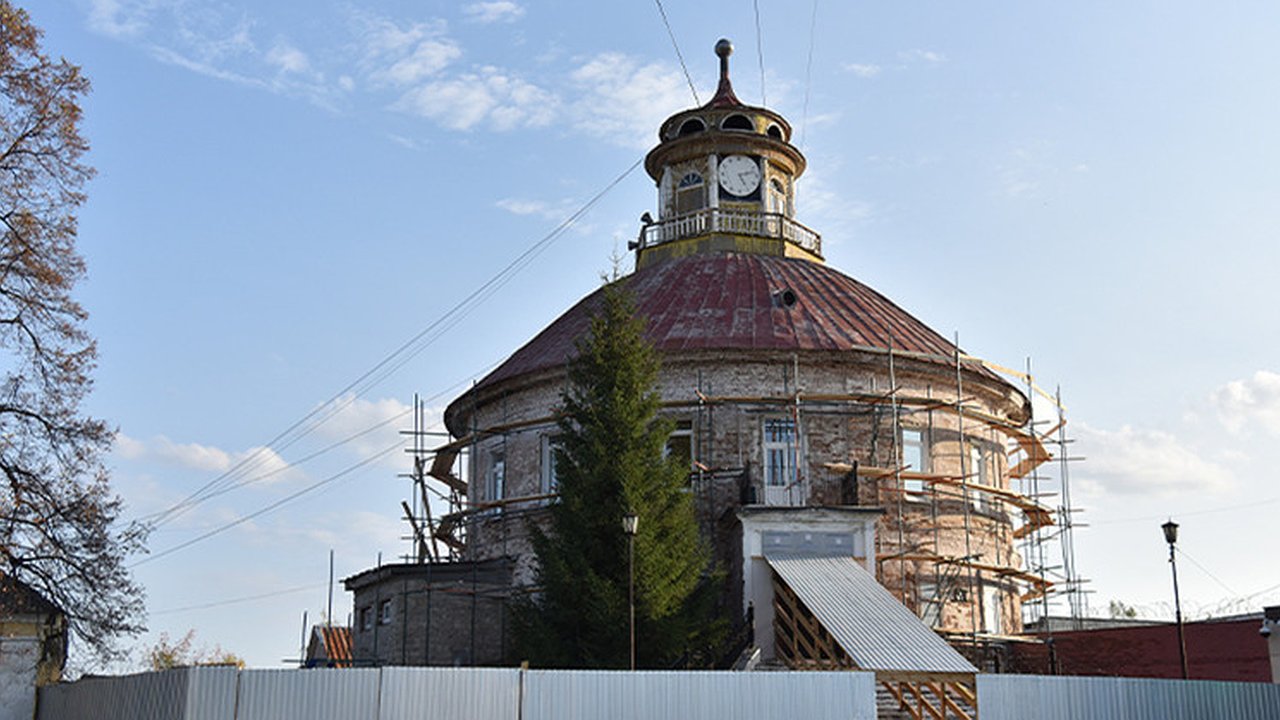 Главная картинка новости: Три исторических здания в Верх-Нейвинске получили статус памятников культуры