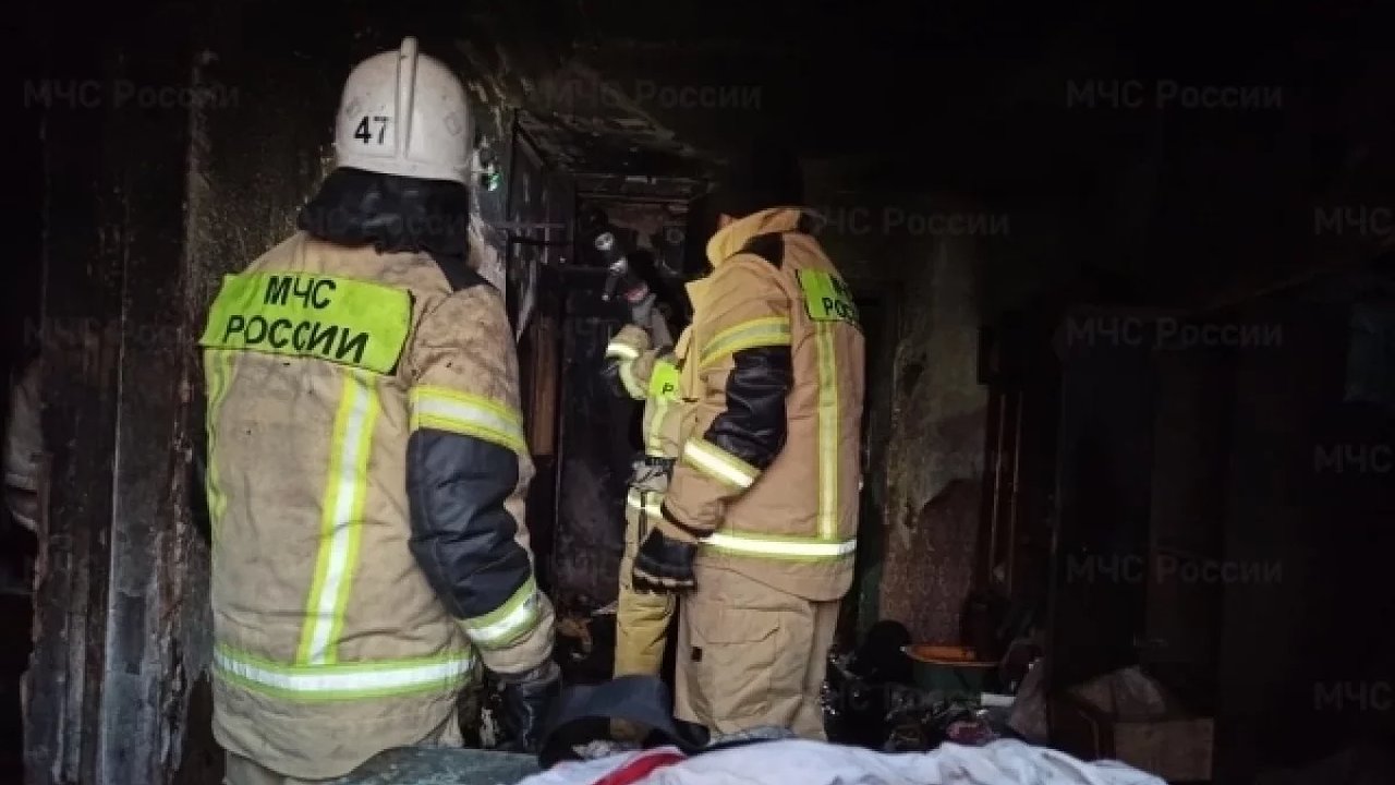 Главная картинка новости: За сутки на Среднем Урале ликвидировали 17 пожаров, в которых пострадали три человека