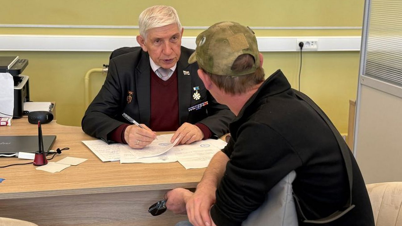 Главная картинка новости: В Свердловской области с 2026 года утвердили единый перечень мер поддержки для участников СВО и их семей — документ начнут применять во всех муниципалитетах