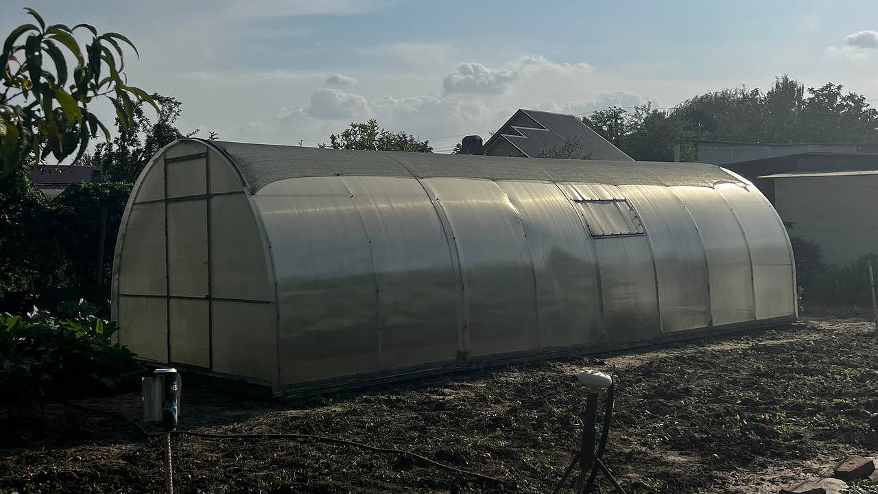 Главная картинка новости: Многие садоводы это выбрасывают, а умные делают противоморозный утеплитель для сараев и теплиц. Простое и надёжное решение