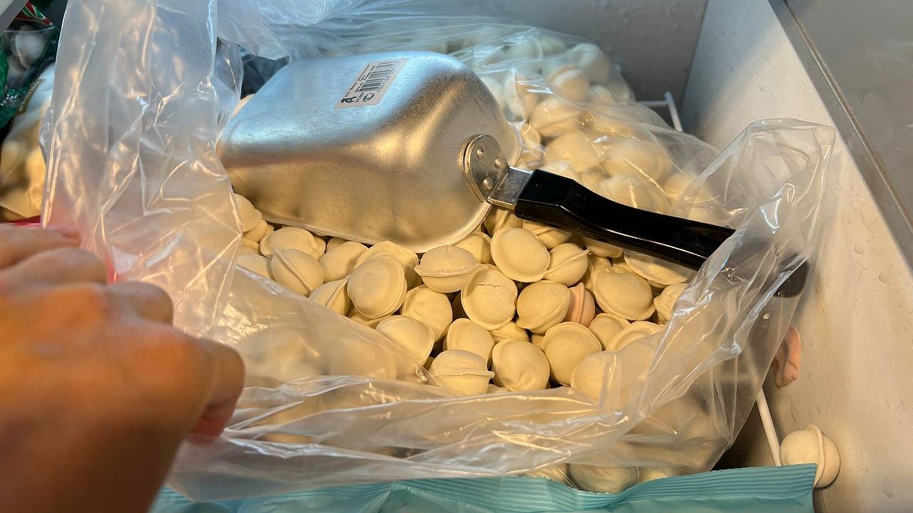 Главная картинка новости: Обычная вода портит пельмени: один ингредиент делает их в разы аппетитнее