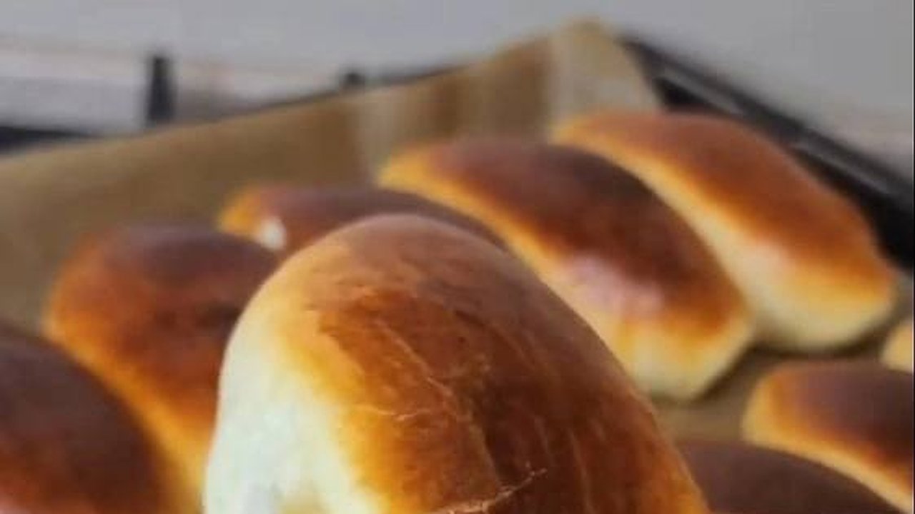 Главная картинка новости: Пирожки с луком и яйцом по совету бабули: пухлые, вкусные, с ароматом домашнего уюта