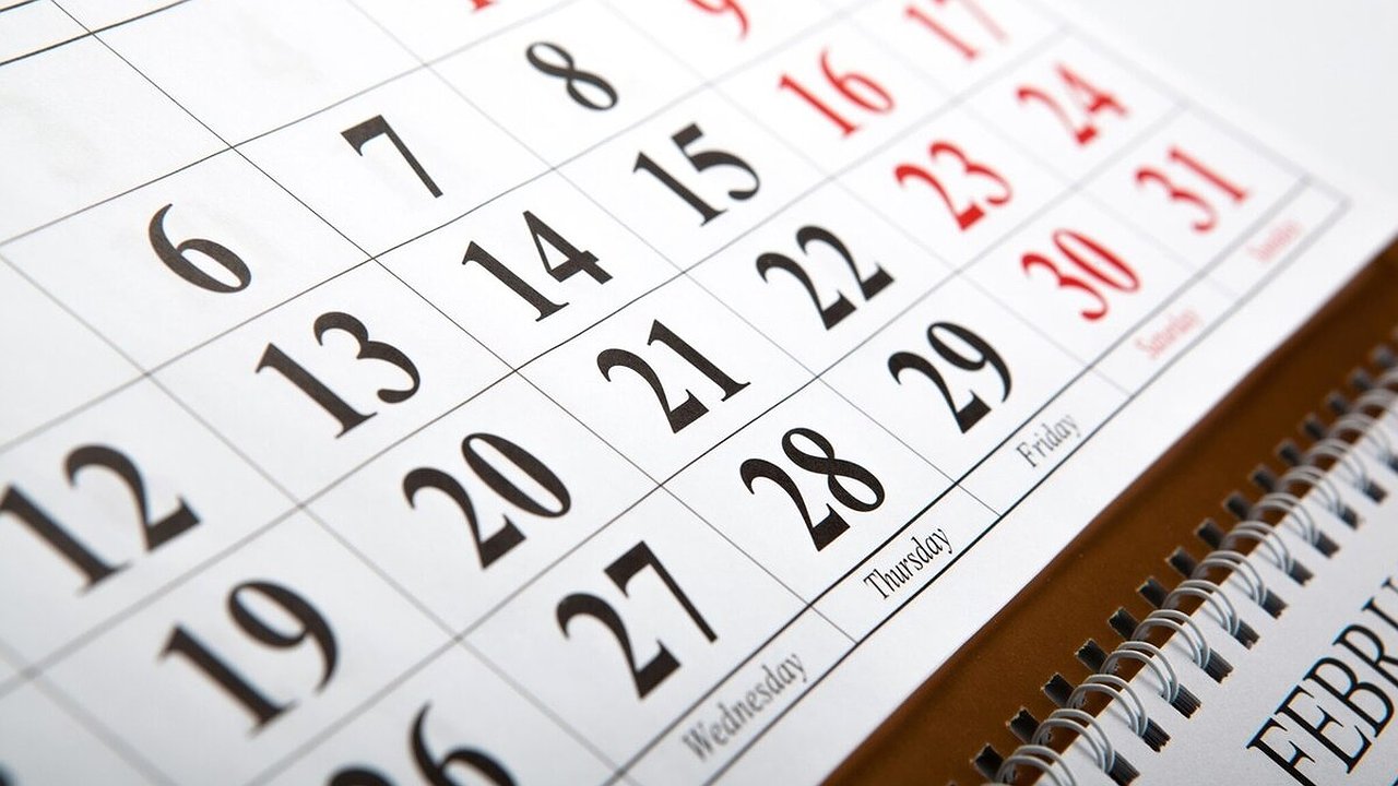 Главная картинка новости: Указ подписан: в России официально вводят короткую рабочую неделю