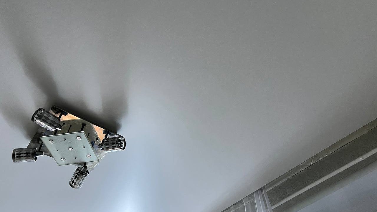 Главная картинка новости: Натяжные потолки уже не в теме: 4 новых фишки, на которые палятся все крутые мастера