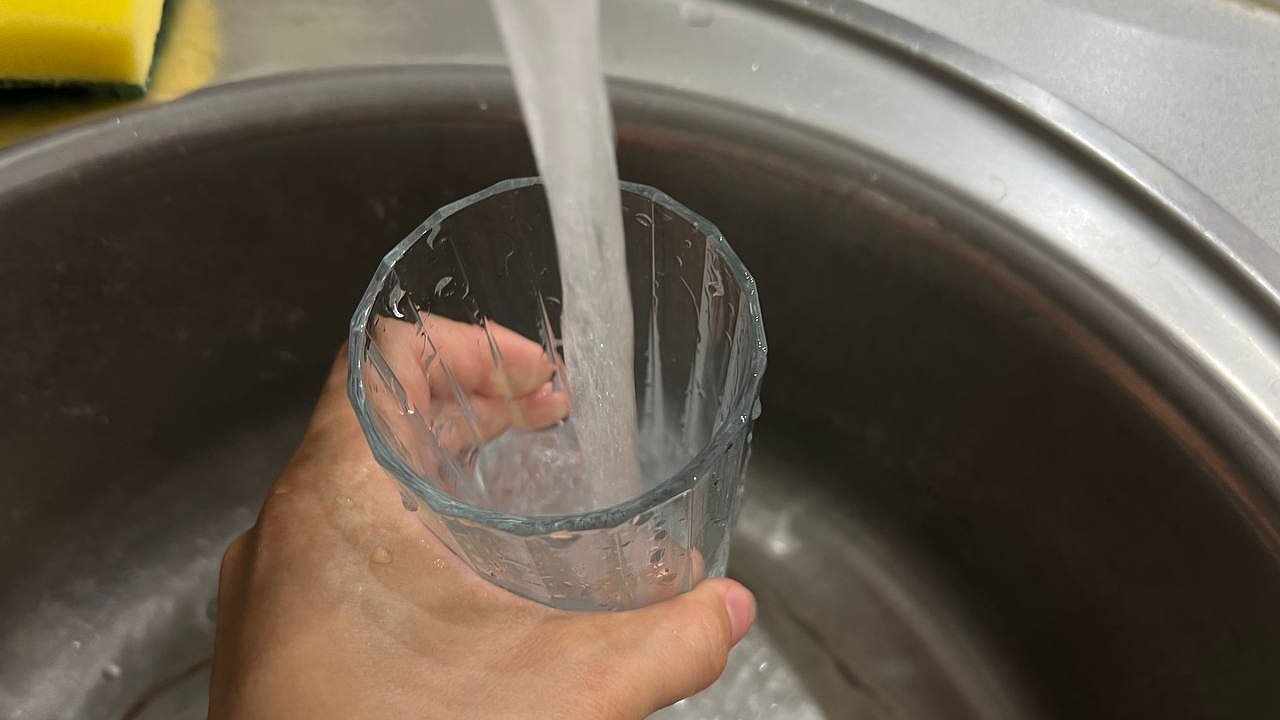 Главная картинка новости: «Стало чище»: Роспотребнадзор заявил о росте качества водопроводной воды в Свердловской области