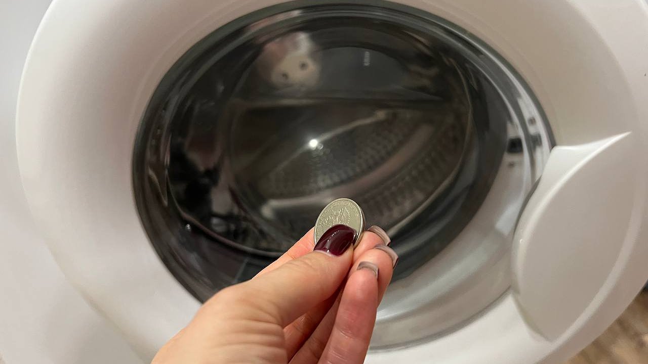 Главная картинка новости: Всегда кладу монету в стиральную машину при каждой стирке, после того, как узнал о пользе