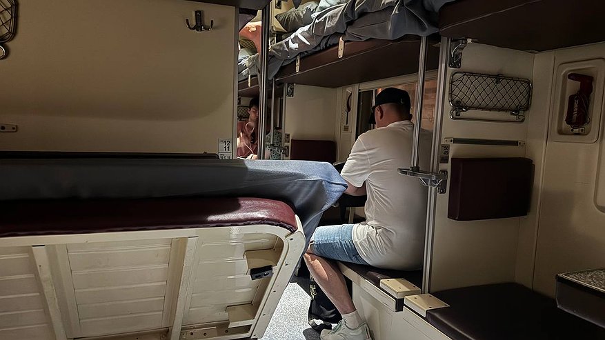 Главная картинка новости: Плацкарт и купе останутся в прошлом: РЖД готовит новый тип вагонов — такого пассажиры не видели