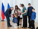 Губернатор Паслер наградил уральских многодетных родителей орденом «Родительская слава»