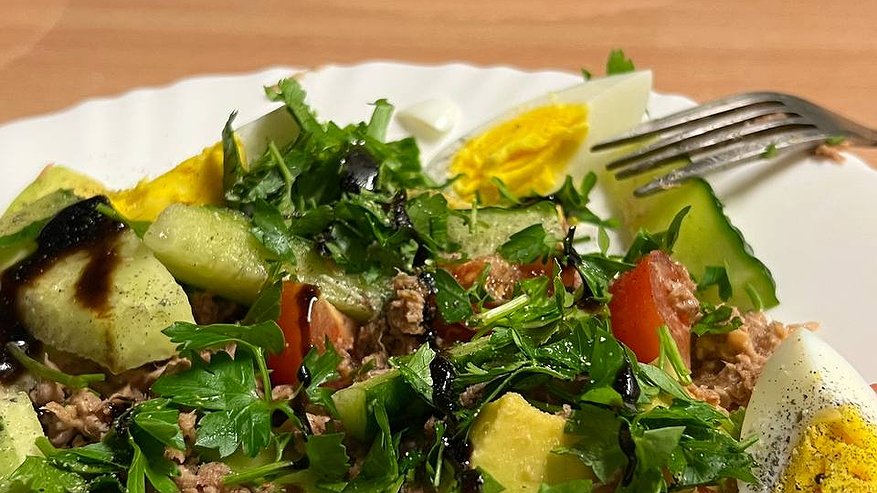 Главная картинка новости: Когда надоели трёхэтажные салаты: на Рождество готовлю это чудо из 4 ингредиентов — быстрый и полезный салат