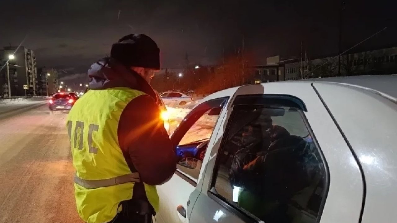 Главная картинка новости: Потенциальных 130 аварий удалось избежать за сутки на Среднем Урале благодаря бдительности водителей